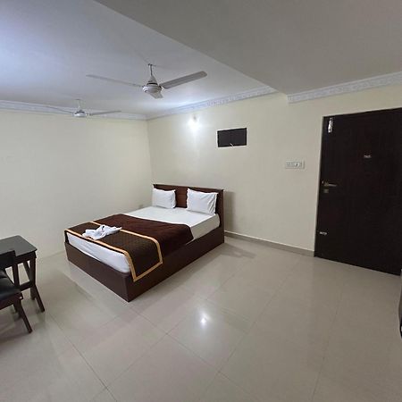 K V Suites Kochi Exterior foto