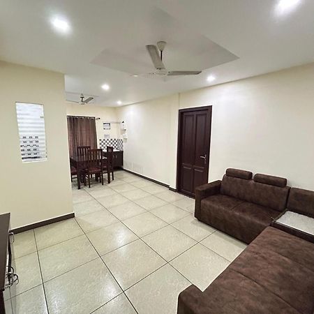 K V Suites Kochi Exterior foto