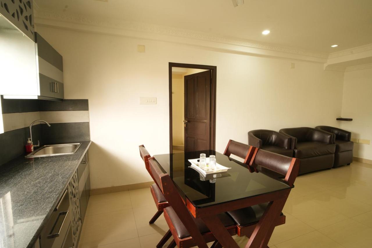 K V Suites Kochi Exterior foto