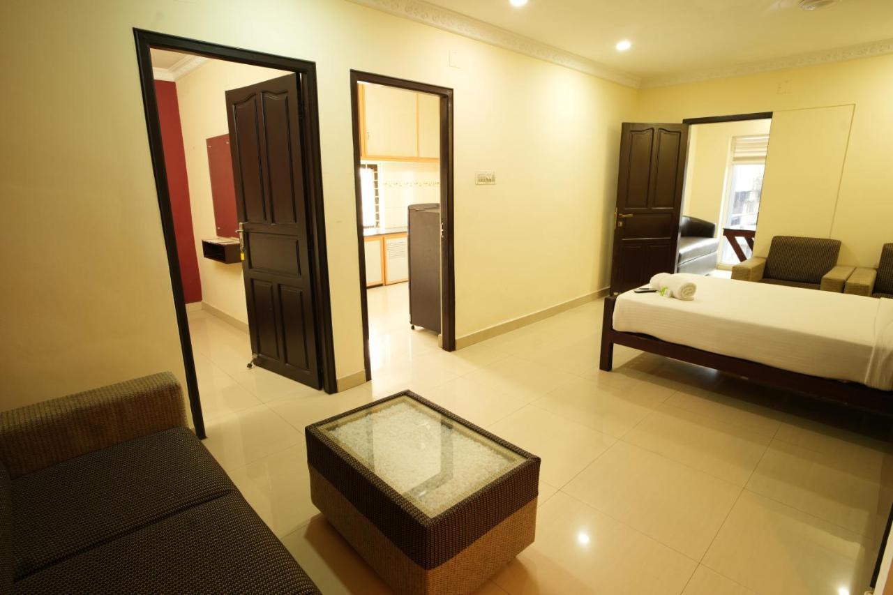 K V Suites Kochi Exterior foto