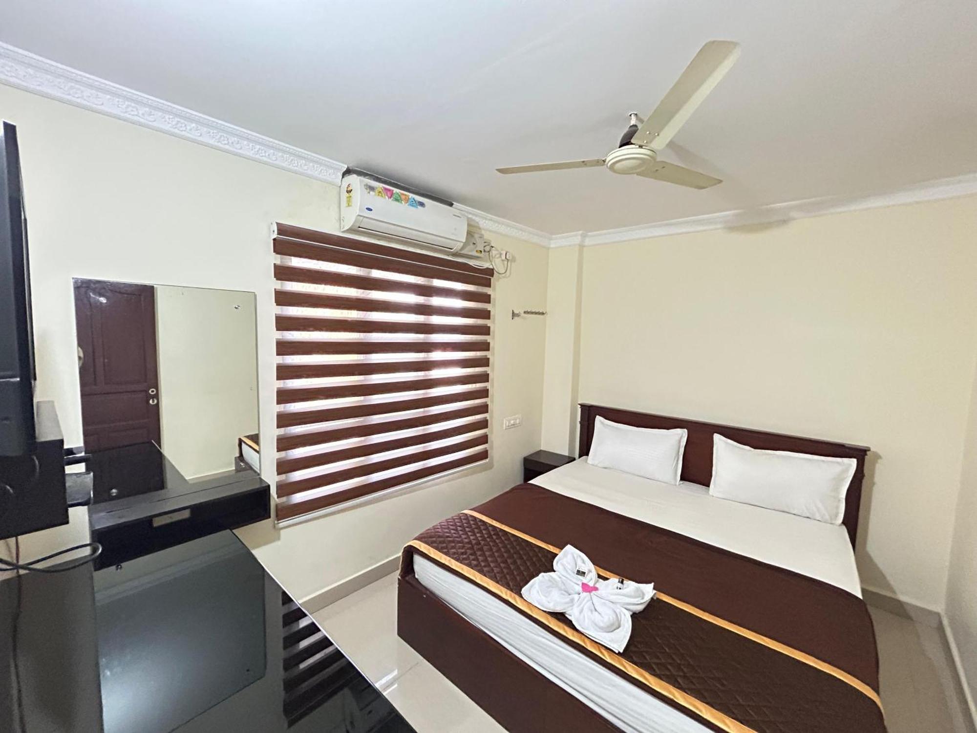 K V Suites Kochi Exterior foto